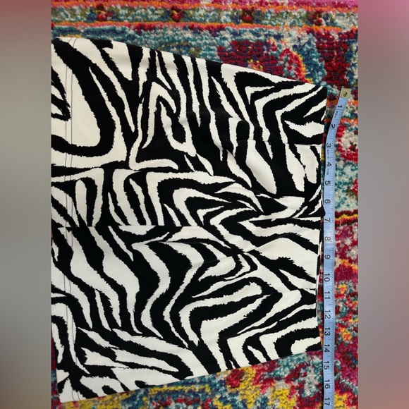 Two piece matching set can be worn multiple ways - Picture 2 of 6